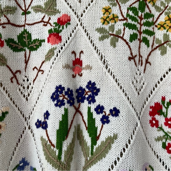 SOLD Vintage Floral Hand Knit Sweater - Picture 6 of 7